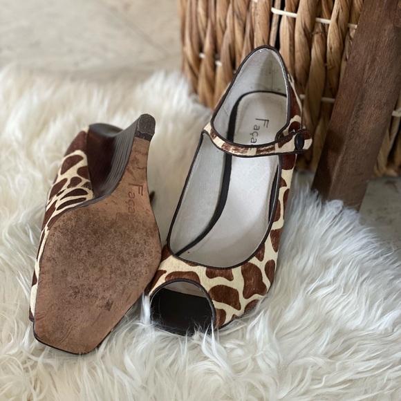 Giraffe Print Wedge Heels - Picture 3 of 6